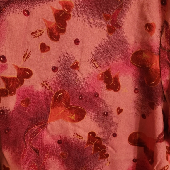 28 ELSIE OF MIAMI PINK/ RED SCRUB HEARTS SIZE MEDIUM P2P 23" - Picture 5 of 6
